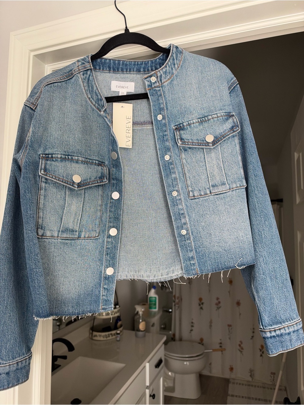 Evereve Medium Wash Blue Denim Cropped Jacket